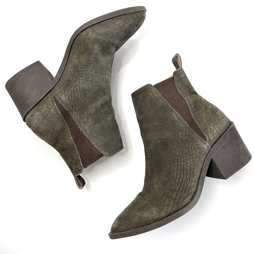 Steve Madden Audience Olive Boot 8.5 Croc Embossed Suede Block Heel Pointy Toe